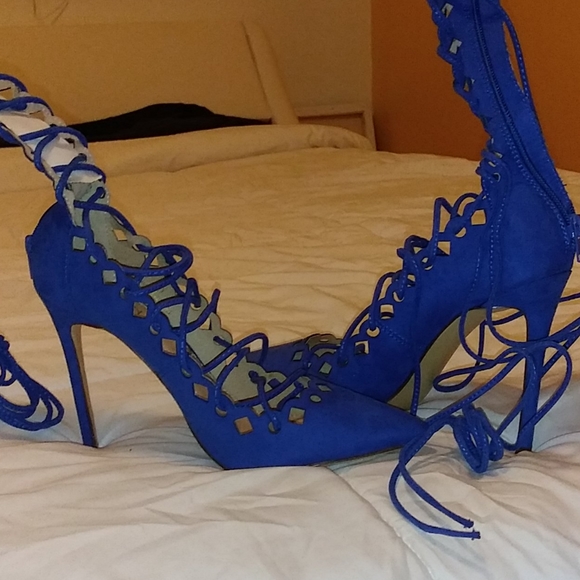 Shoes - Picture 4 of 6